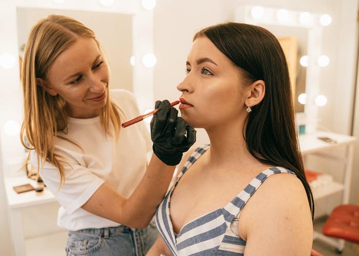 How to Become a Makeup Artist