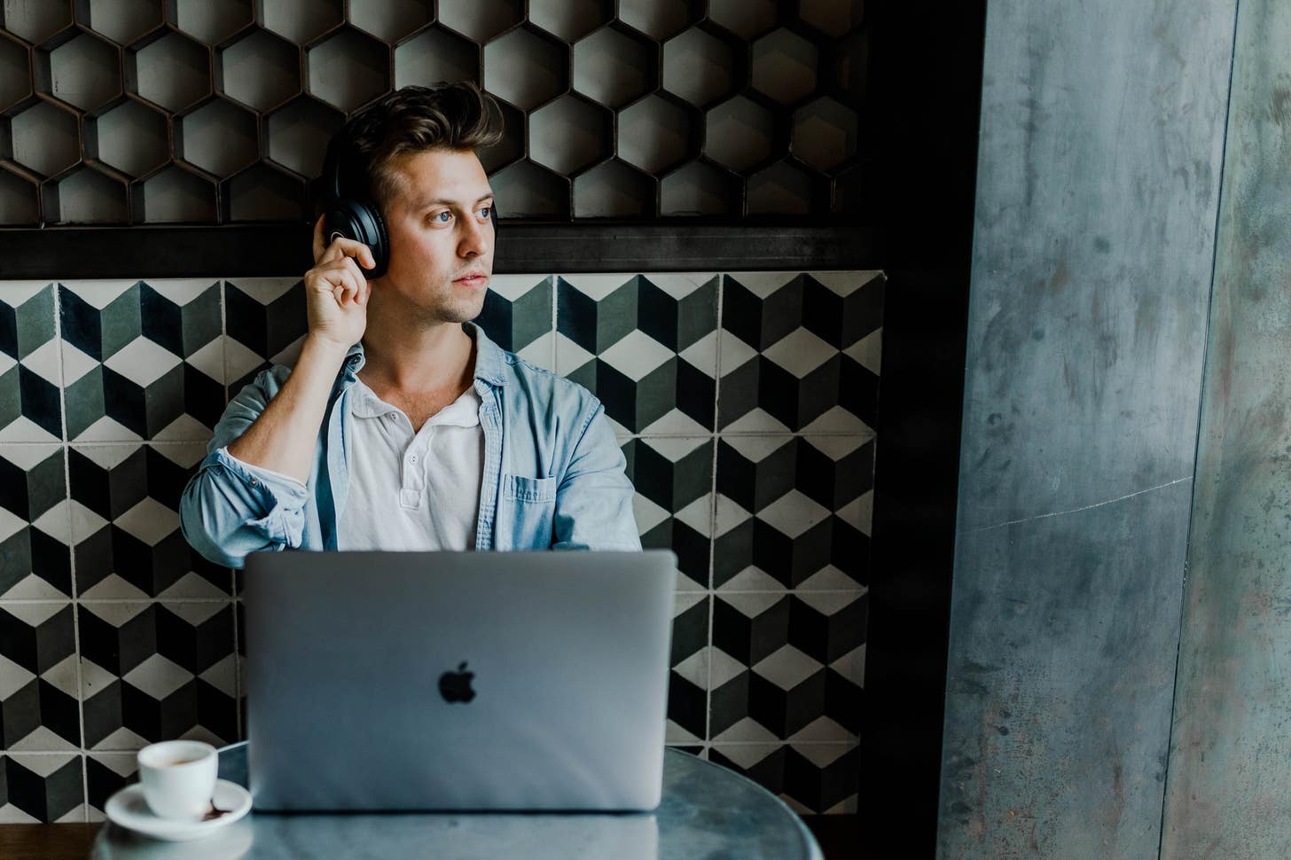 How to Become a Fashion Buyer