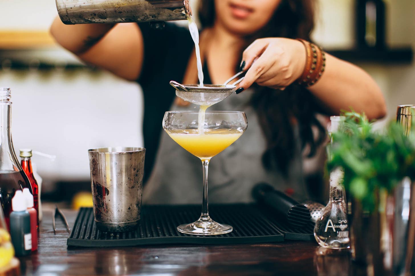 How to Become a Bartender