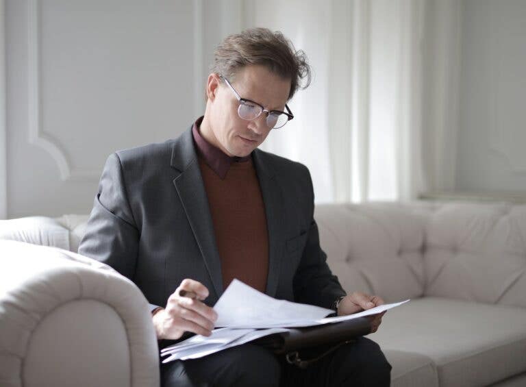 How To Become A Contract Manager