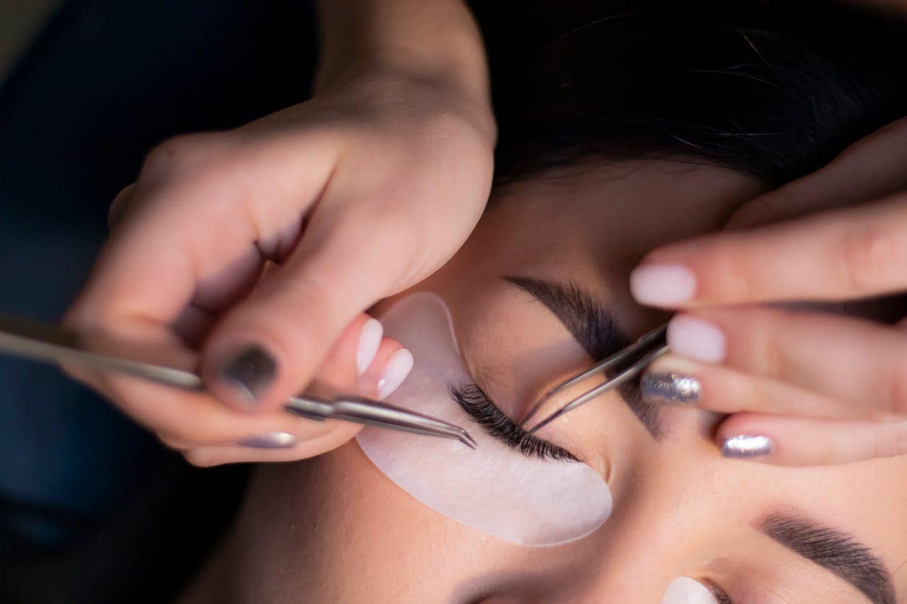 How to Become a Lash Technician